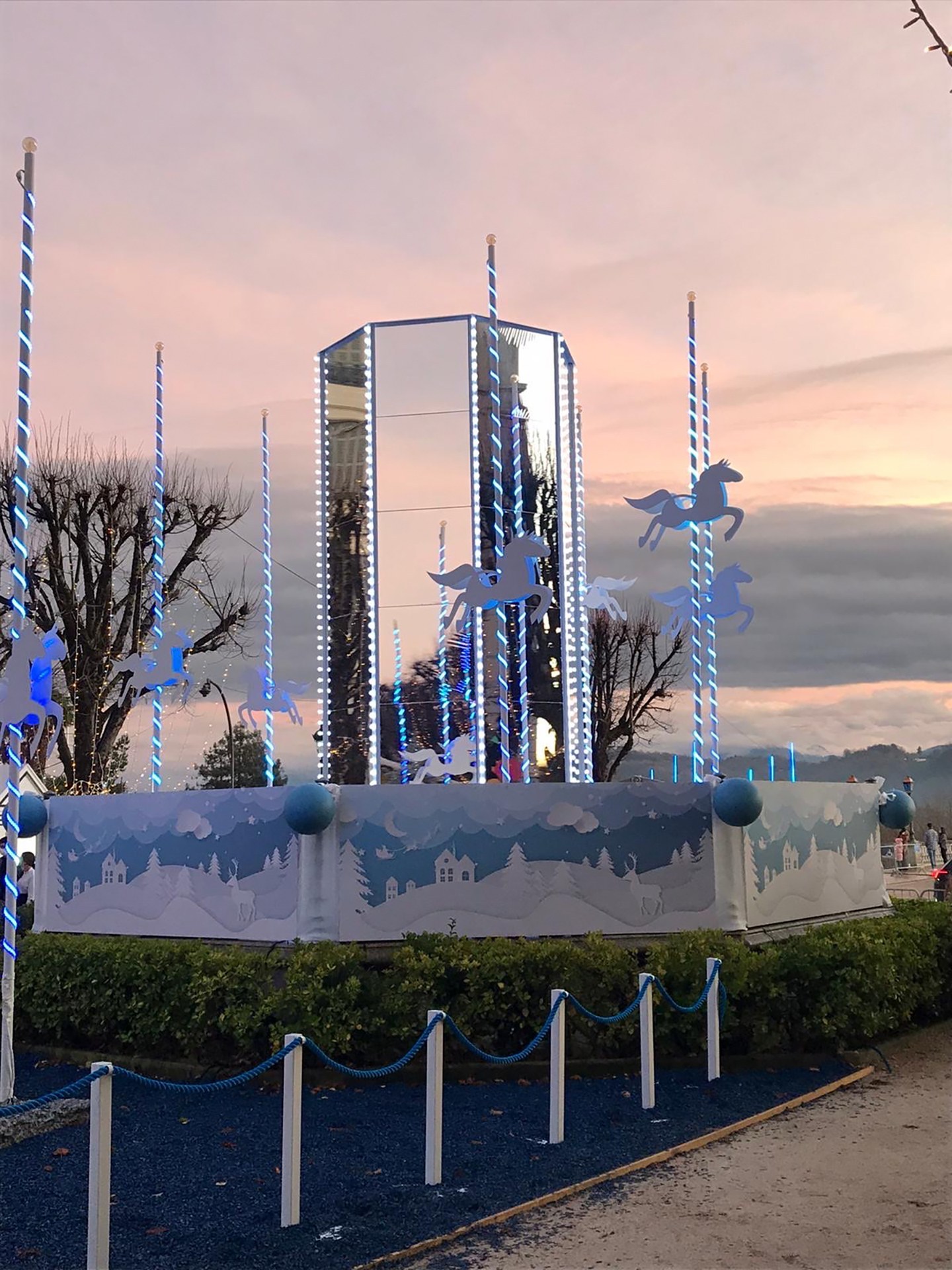 Installation artistique verre et acier