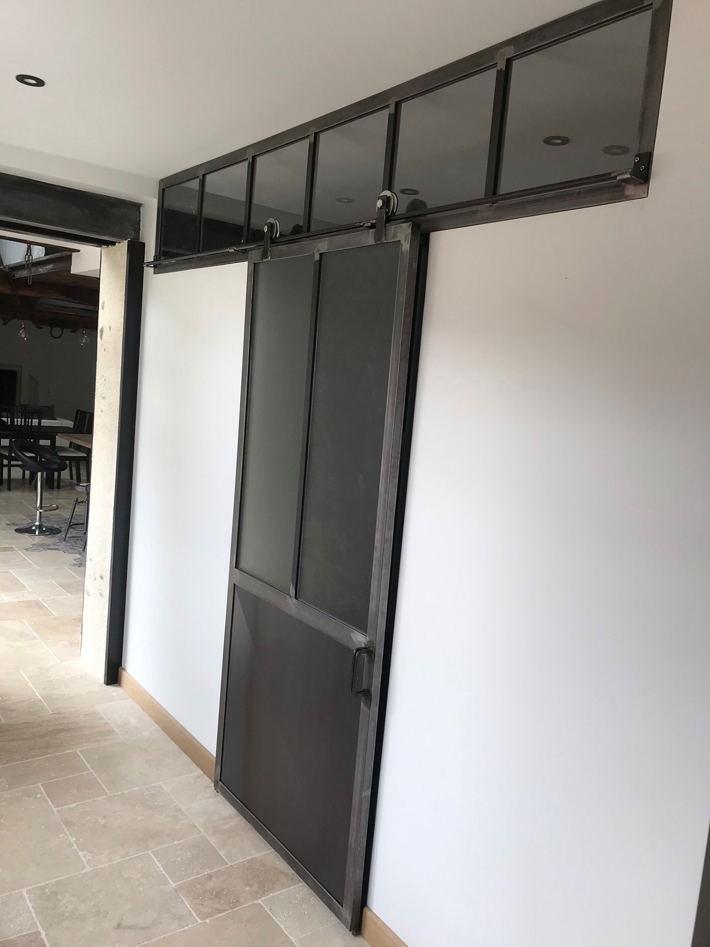 Porte coulissante acier et verre – Pau 64