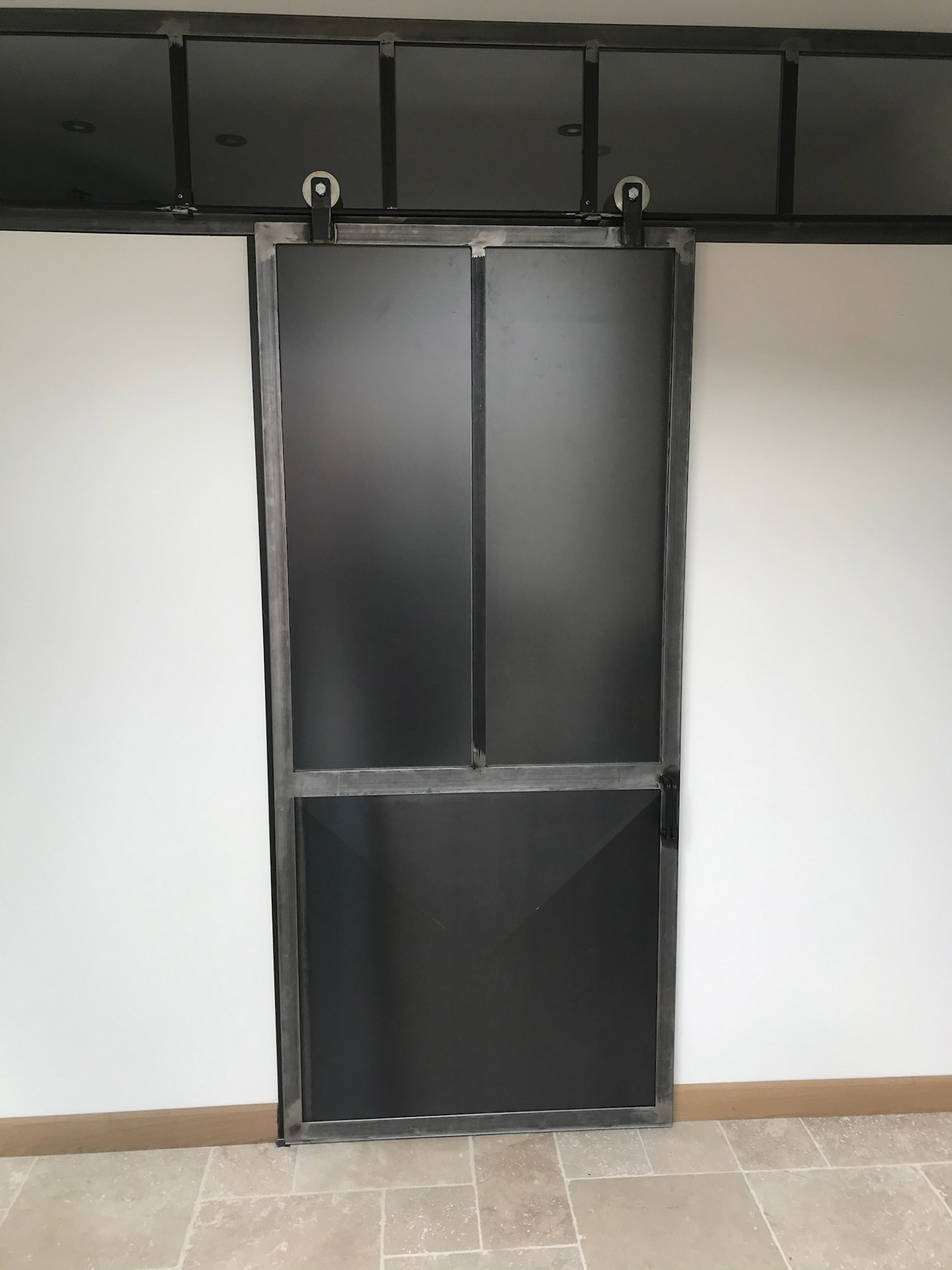 Porte coulissante acier et verre – Pau 64