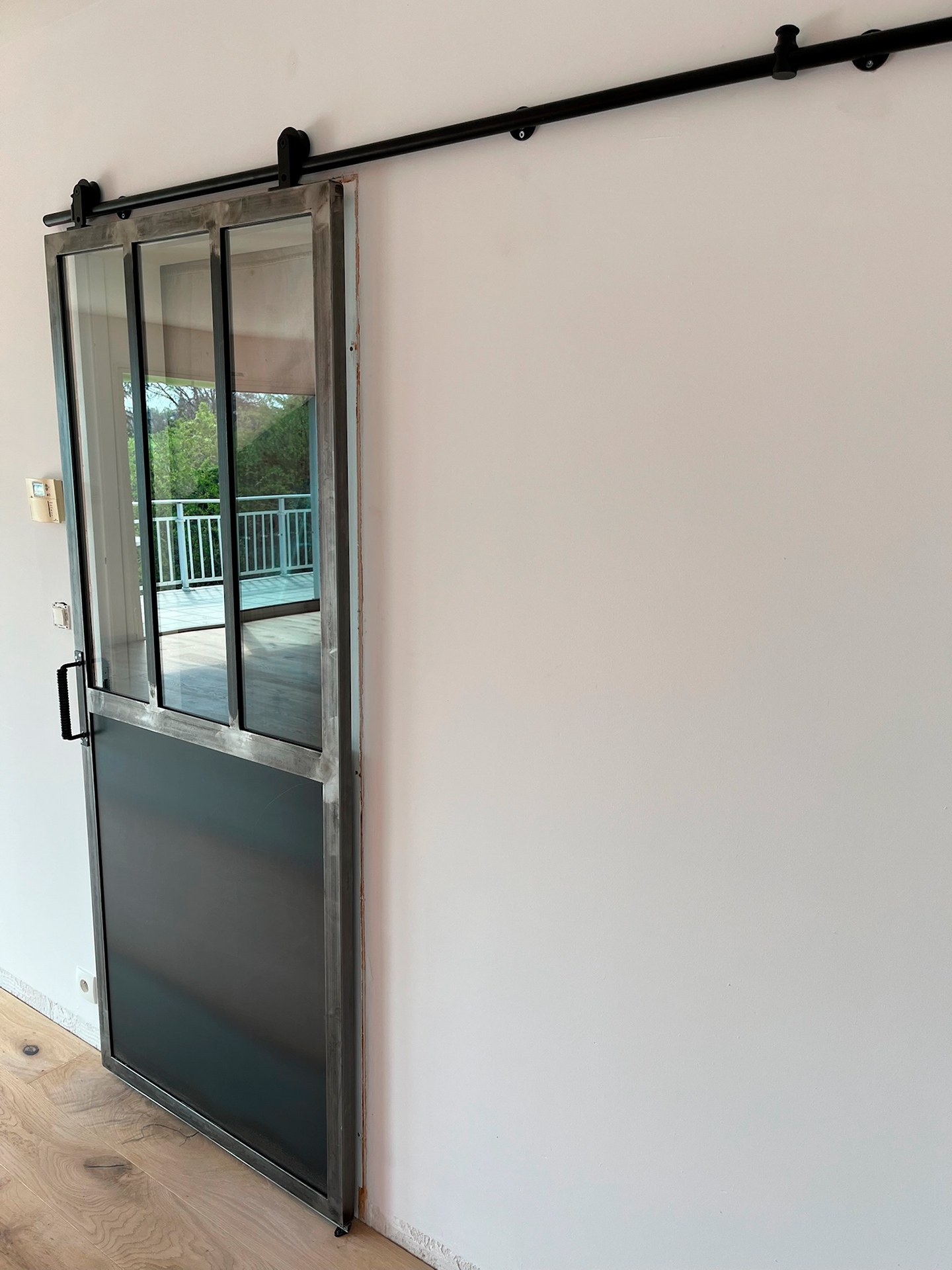 Porte coulissante acier et verre – Pau 64