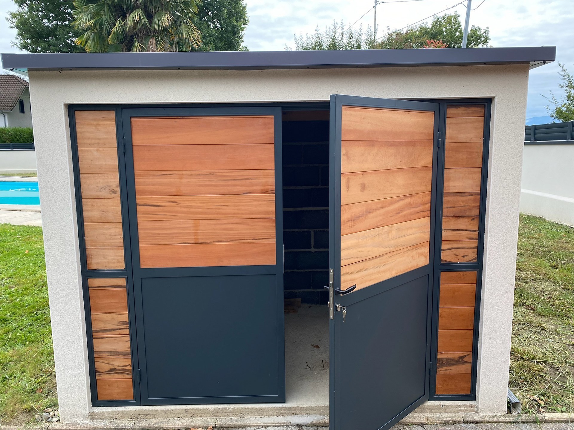 Porte d'accès technique acier noirci