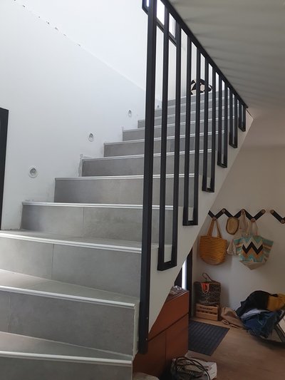 Rambarde escalier acier noir avec barreaux droits – Style industriel épuré
