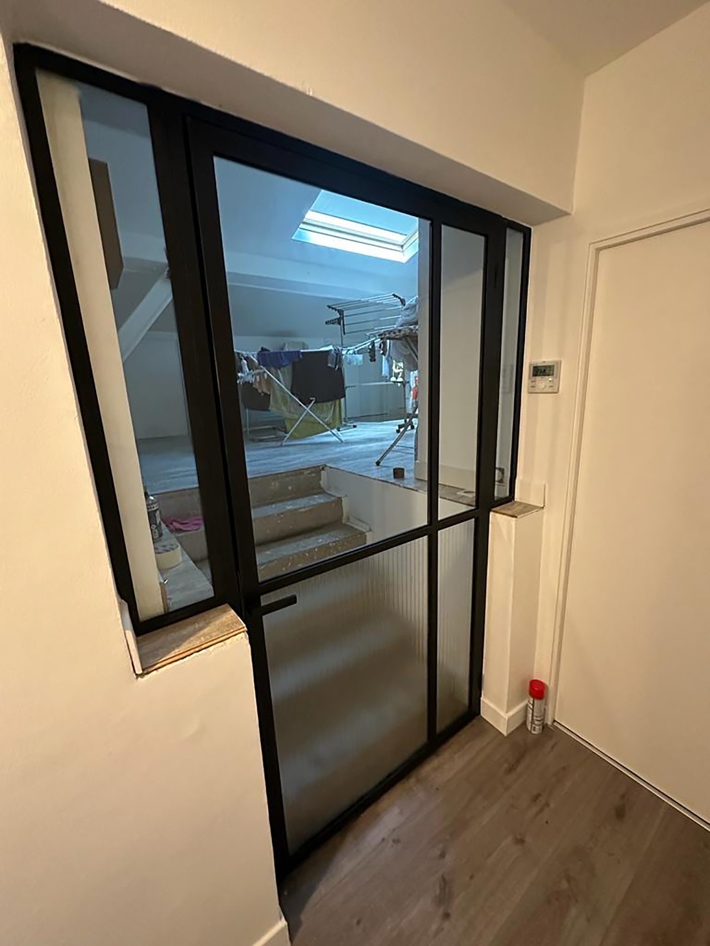 Verrière avec porte intégrée en acier