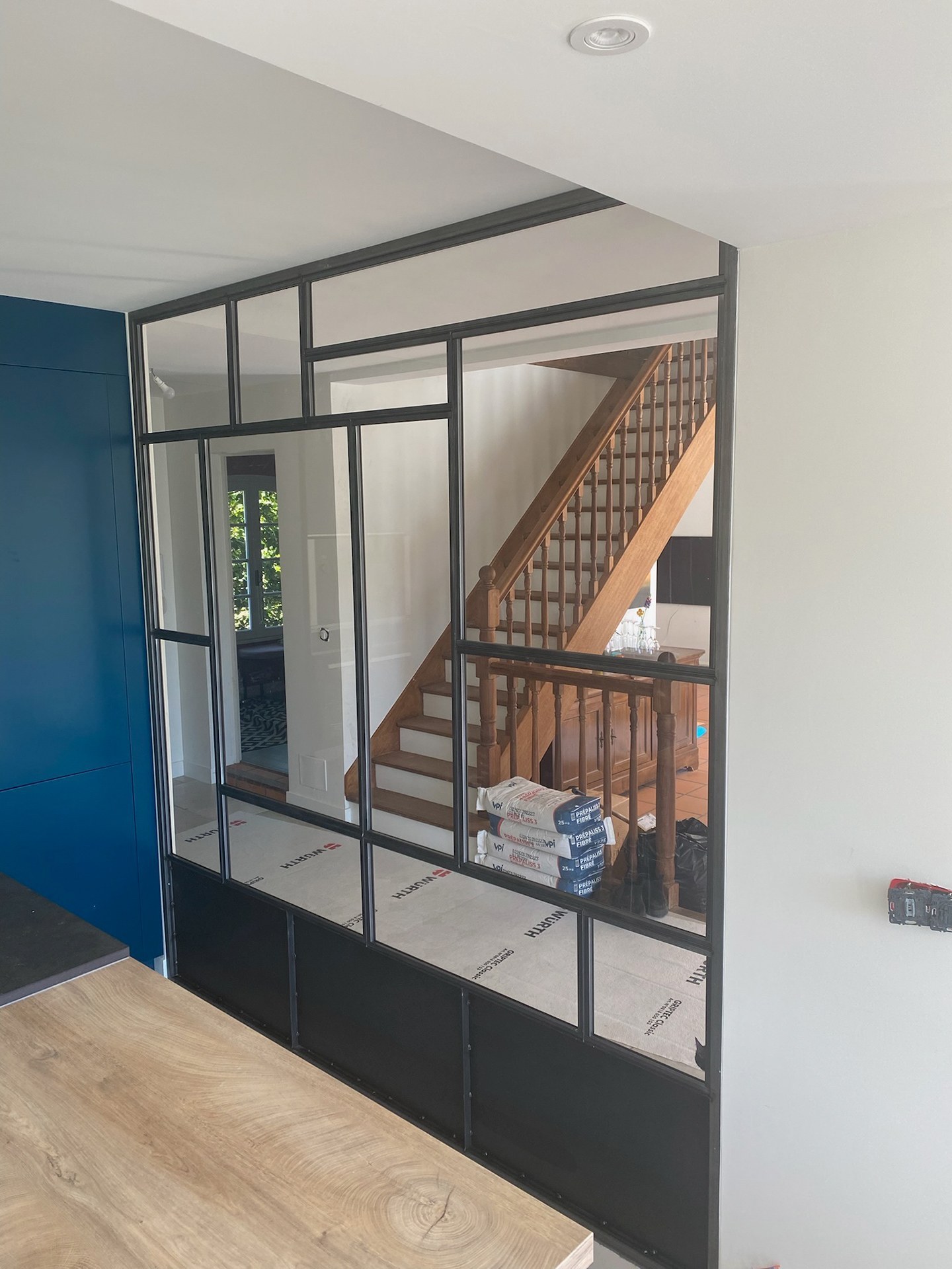 Verrière intérieure en acier noir et verre feuilleté – vue d'ensemble