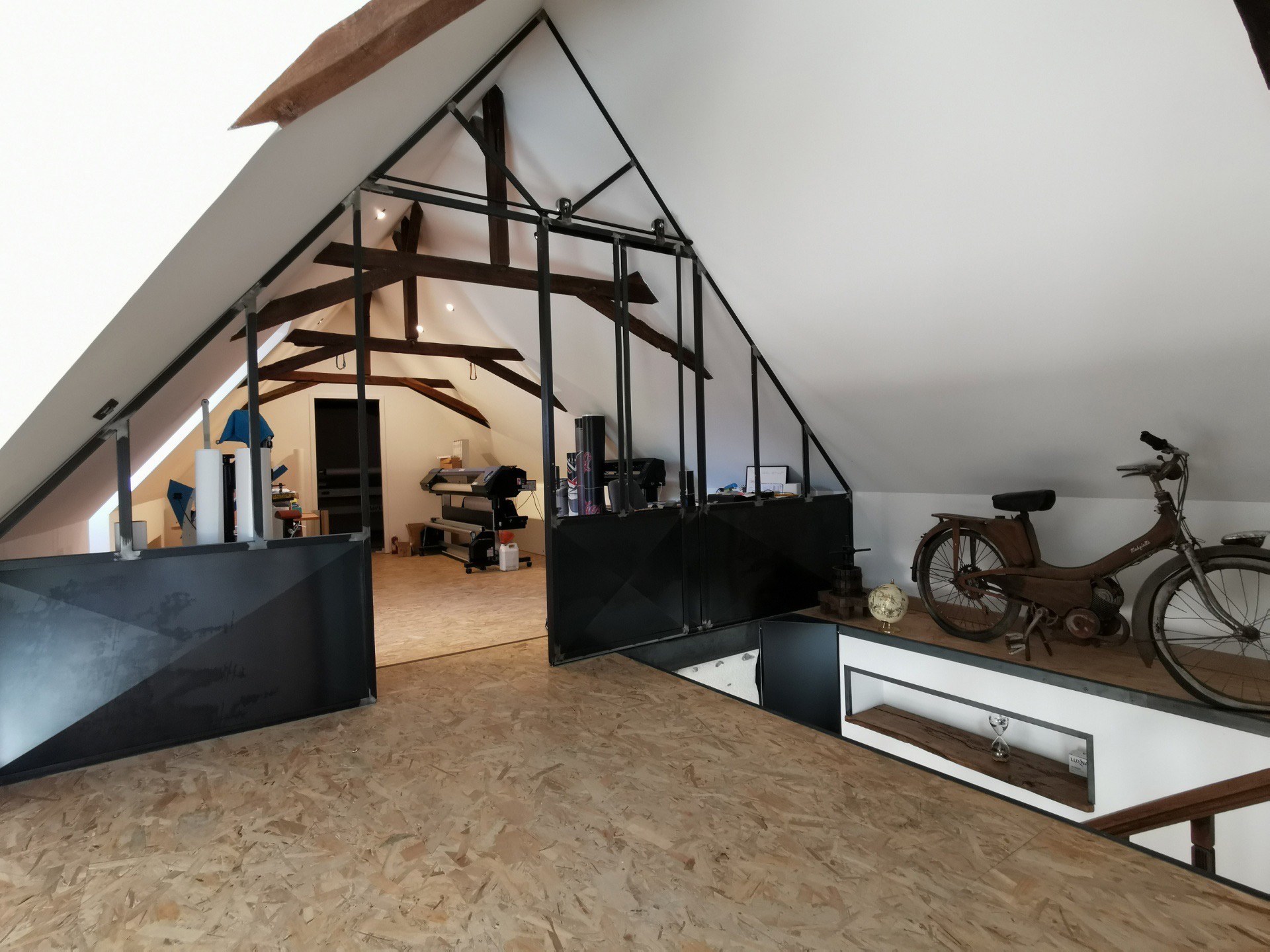 Détail de découpe laser sur traverses acier